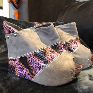 Snakeskin & suede platform wedge